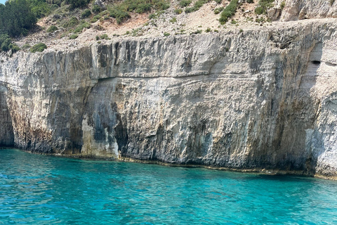 Zakynthos: Navagio Beach and Blue Caves Boat Tour Around Zante by private boat