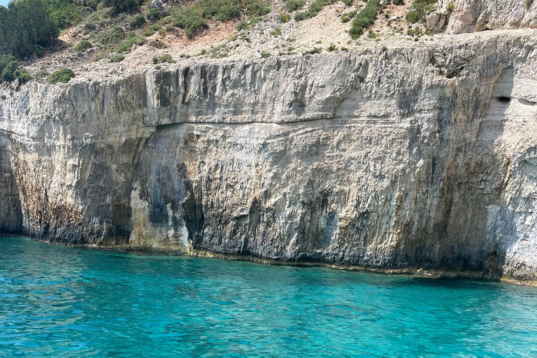 Zakynthos: Navagio Beach and Blue Caves Boat Tour Around Zante by private boat