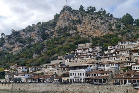 De Tirana/Durres a Berati Ciudad+Castillo UNESCO y Lago Belsh