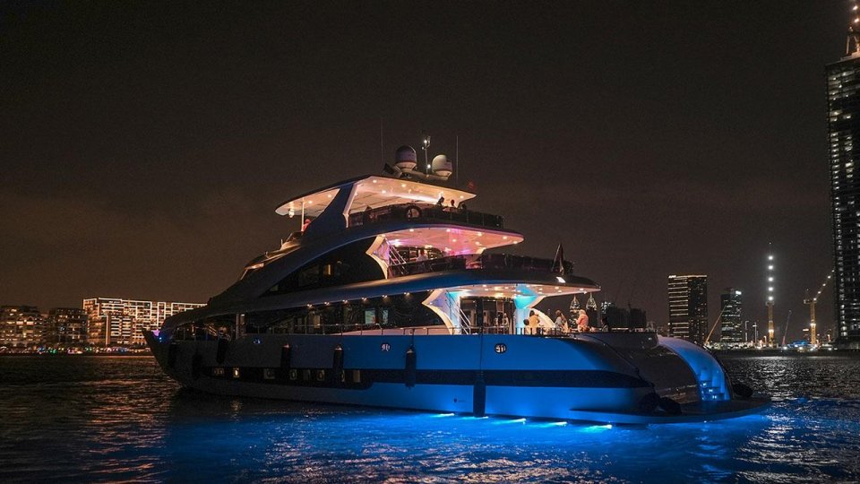 Dubai: Superyacht Experience with Live Music &amp; Drinks