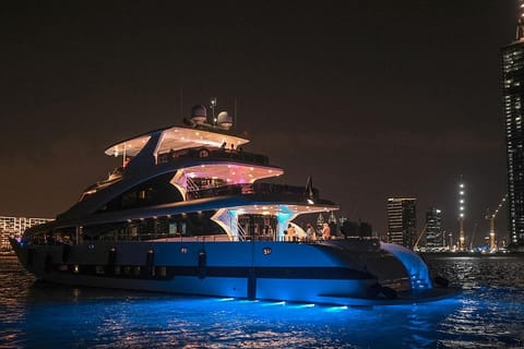 Dubai: Superyacht Experience with Live Music & Drinks