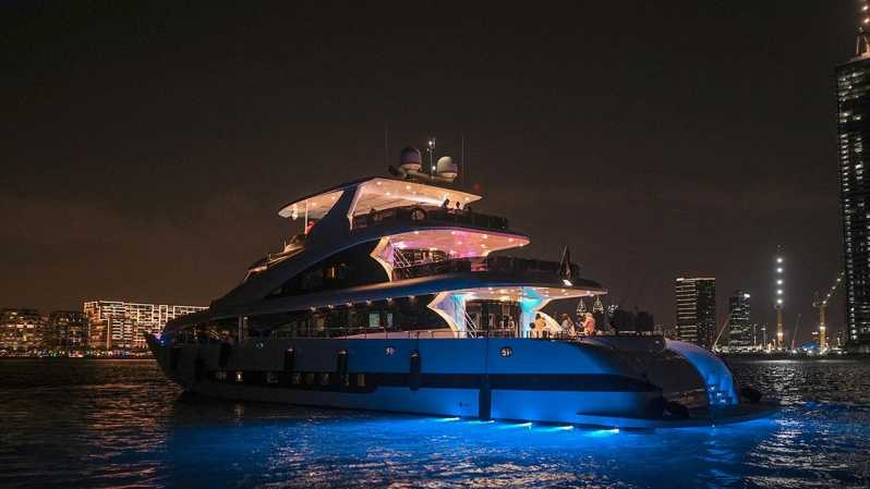 Dubai: Superyacht-Erlebnis mit Live-Musik und Getränken