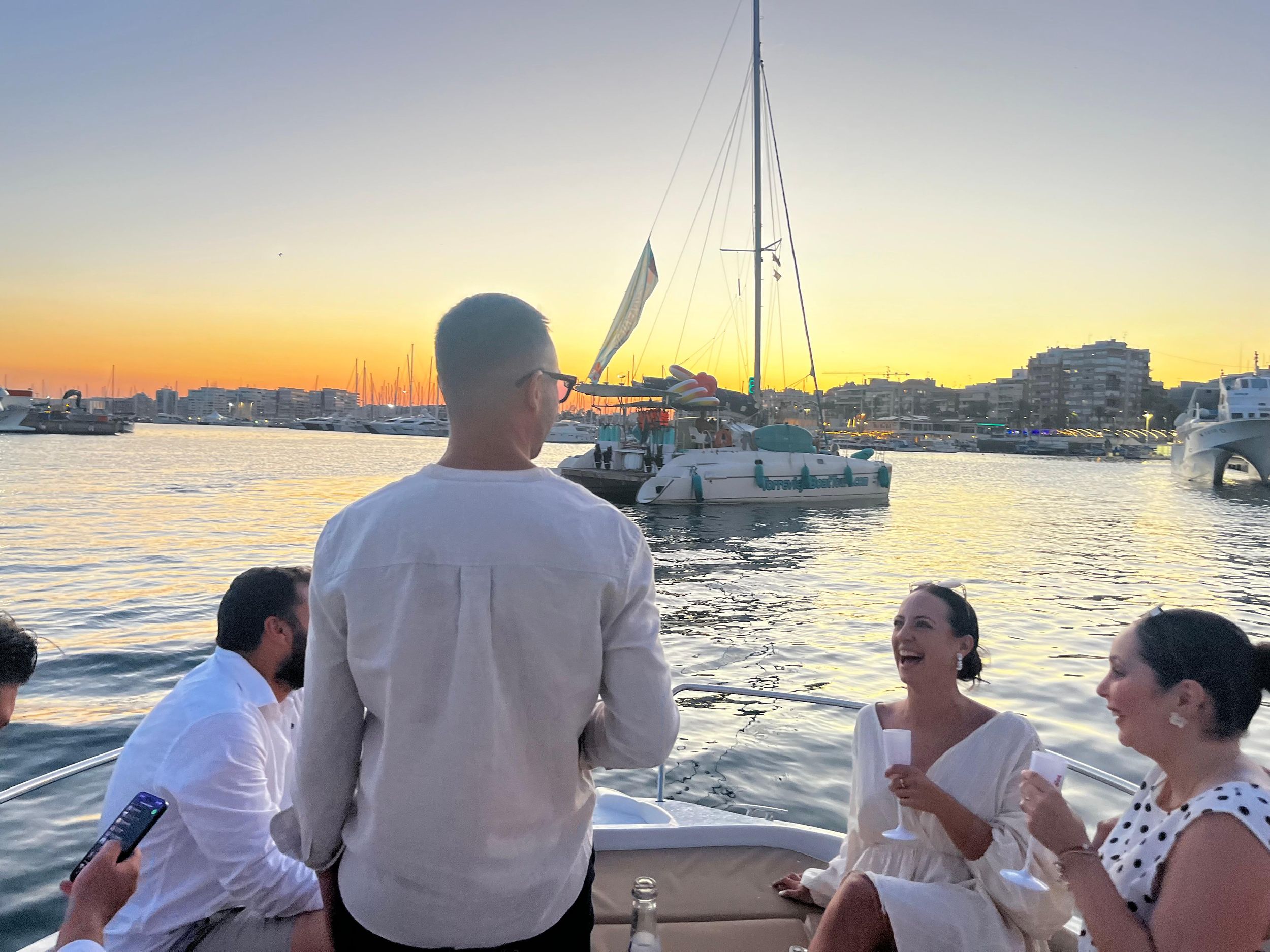 Torrevieja: Private Bootstour bei Sonnenuntergang mit Cava