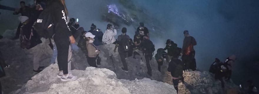 Depuis Bali ou Banyuwangi, admirez le lever du soleil sur le cratère d'Ijen.