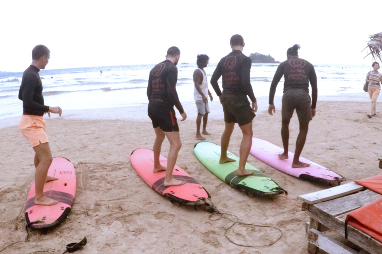 Sri Lanka: Surfcamp y tour turístico de 18 días con desayuno