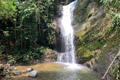 Cali: Cascada en el río Pance - Chorrera del Indio