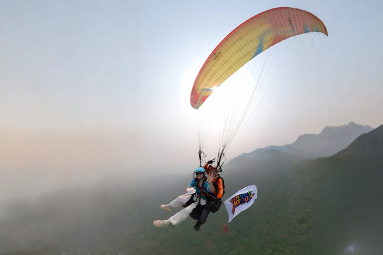 Fly Hanoi: Paragliding with Top Pilots & Roundtrip Transfer Standard Package: Flight with self-transportation