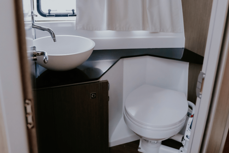 Dżakarta: prywatny rejs jachtem po 4 wyspach z nurkowaniem z rurką8-godzinna prywatna wycieczka jachtem (do 12 osób)