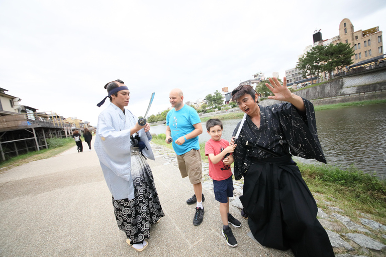 1 uur reizen met een Samurai fotoshoot in KyotoTwee samoerai zullen gaan２samurai）