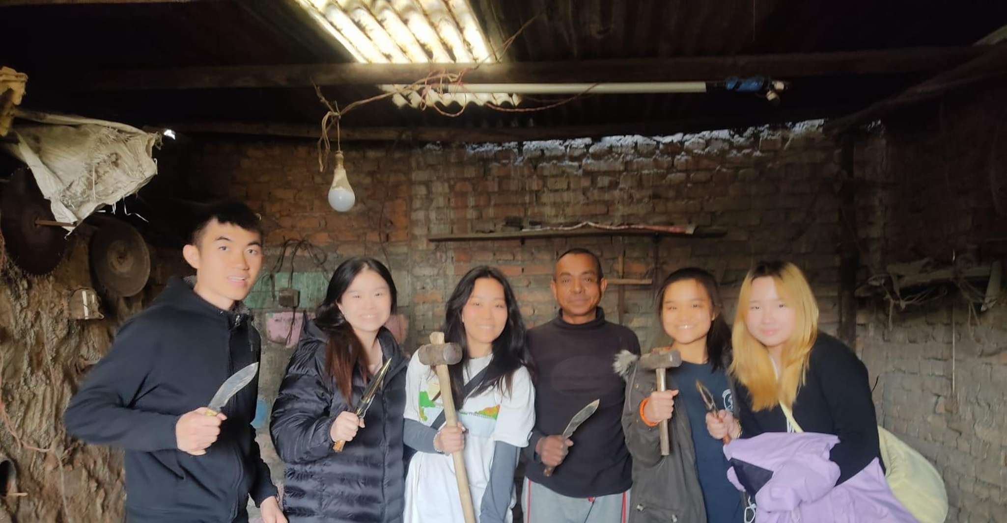 Couteau (khukuri) faisant une activité avec un forgeron - Housity