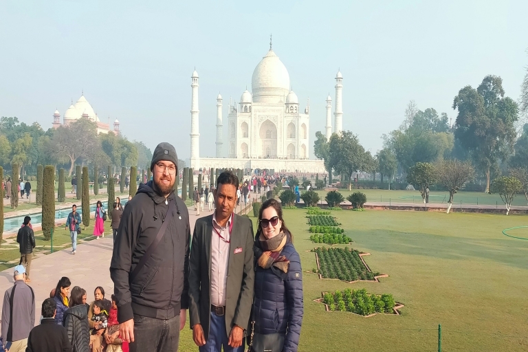 Vanuit Delhi: Agra-nachttour met de auto met accommodatieTour met 3-sterrenhotel, privéac-auto en gids