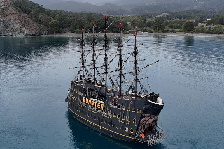 Gonster: gita in barca dei pirati all-inclusive con trasferimentoTour in barca dei pirati tutto compreso con incontro al porto di Kemer