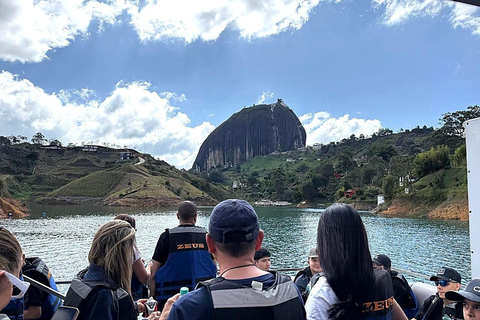 Guatapé: Boat Tour, Peñol Rock & Colorful Town with Meals