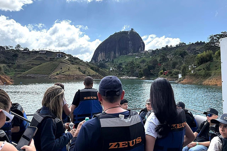 Guatapé: Boat Tour, Peñol Rock & Colorful Town with Meals