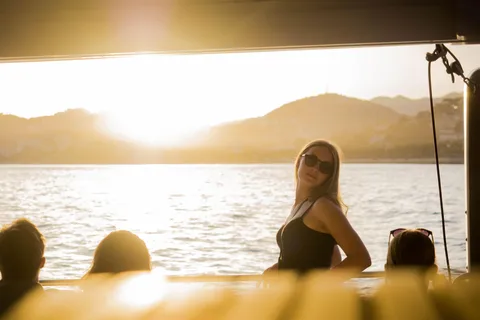 Jávea: 90-minütige Kreuzfahrt bei Sonnenuntergang mit einem Glas Cava