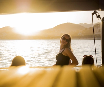 Jávea: 90-minuten boottocht bij zonsondergang met een glas cava
