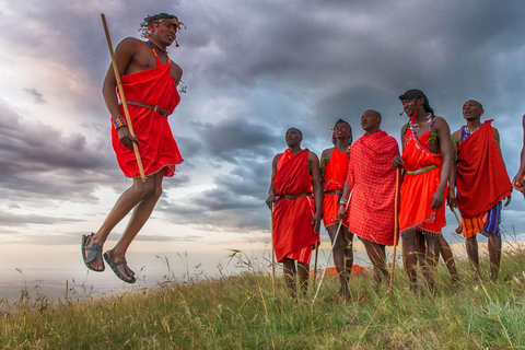 Zanzibar: tour del villaggio Maasai con crociera in Dhow al tramonto