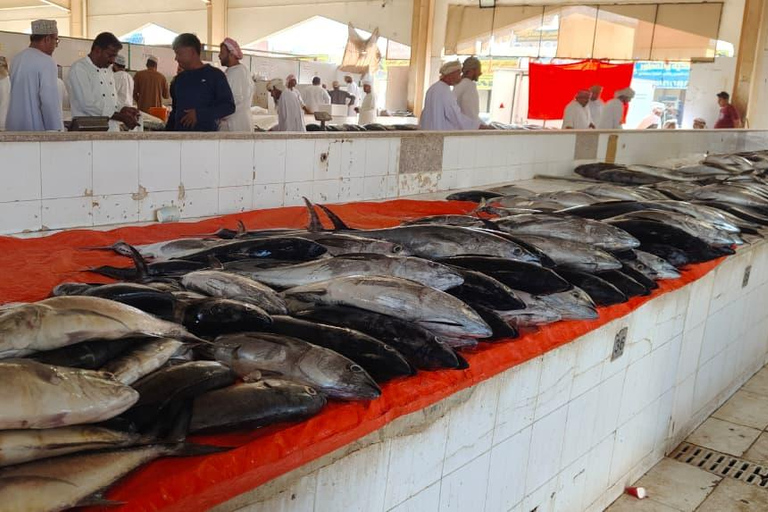 Muscat: Visit Sinaw Market, Izki Village, & Jarnan Cave Tour