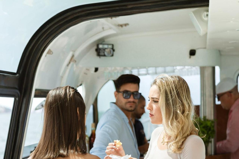 Lisbon – Sangria Social Premium Boat Experience Lisbon: Sangria Vibe Premium Boat Experience