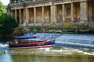 Bath: Flussfahrt am Pulteney Weir an Bord eines historischen königlichen Bootes