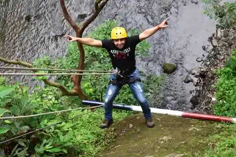 La Fortuna : Combinaison de tyrolienne, d'équitation et de tubing
