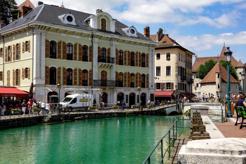 Private 2-hour Walking Tour of Annecy with official guide