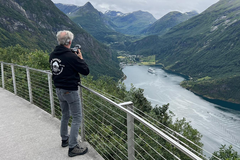From Hellesylt: Geiranger Highlights Tour with Photo Stops