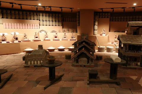 Hanoi: Bat Trang Ceramic Village Private Tour with Lunch