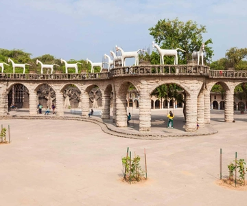 Chandigarh Walking Tour (2 Hours Guided Walking Tour)