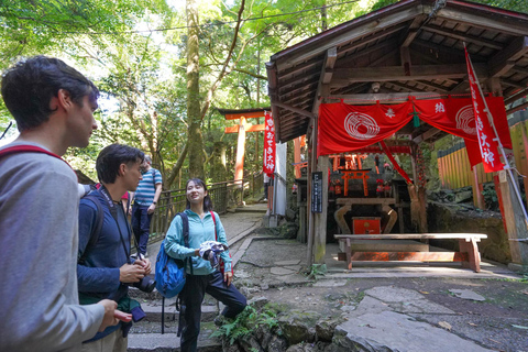 Kioto: tour de senderismo oculto de 3 horas por el santuario Fushimi Inari