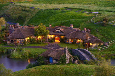 De Auckland: Excursão em grupo a Hobbiton e Rotorua Māori Village