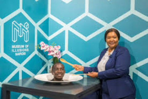 Nairobi: Giraffe Center, Museum of Illusions & Blixen Tour