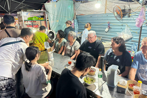 Visite culinaire privée de Da Nang avec guide LGBTExcursion en moto