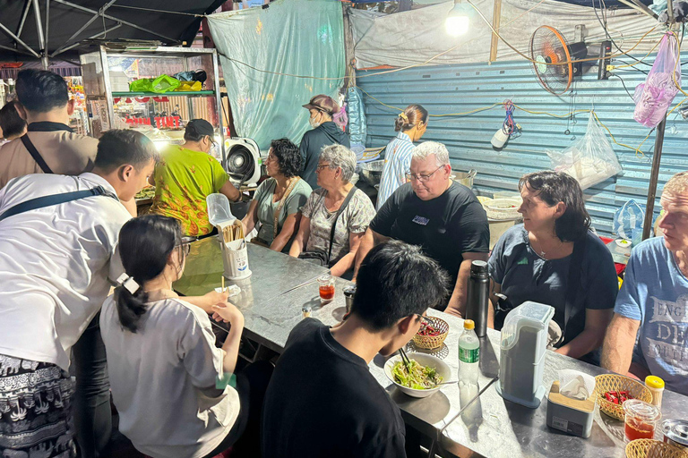 Da Nang Street Food Tour Privado Con Guía LGBTExcursión en moto