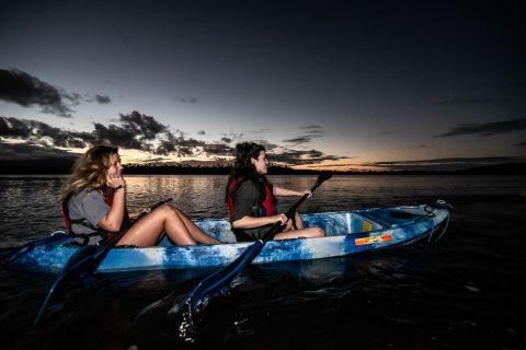 San Juan: tour nocturno en kayak con fondo de cristal bioluminiscente