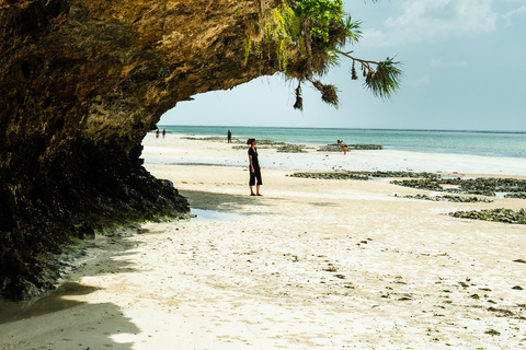 Secret Beach, Kuza-Höhle und Jozani-Wald mit Transfer