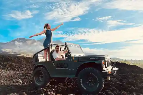 Bali : Visite privée en jeep des chutes d'eau cachées et du Mont Batur au coucher du soleil