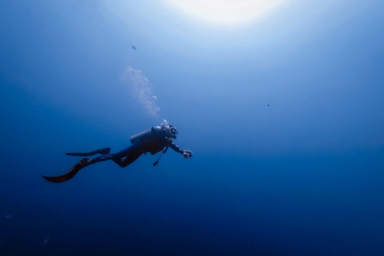 Plongée sous-marine au crépuscule à Mirissa