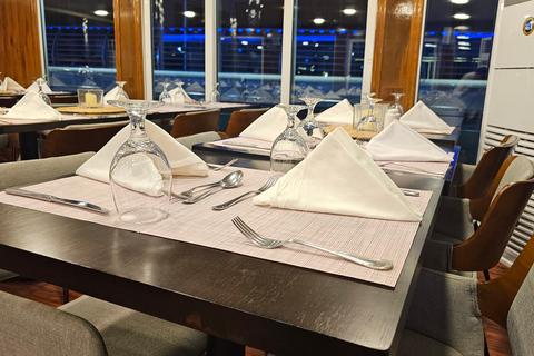Dubai: Marina Premium Dinner Cruise with Unlimited Drinks Upper Deck without transfers