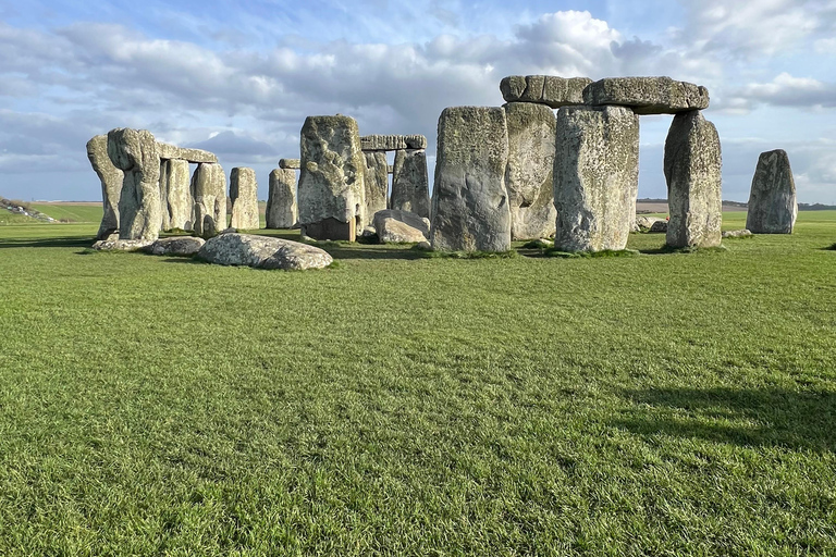 Stonehenge and Windsor Castle Private Car Tour from London