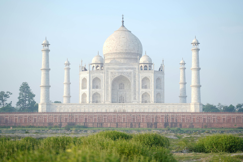 Agra: Taj Mahal Guided Tour with Photography & Rental Saree Taj Mahal Guided Tour without Entry Tickets & Rental Saree