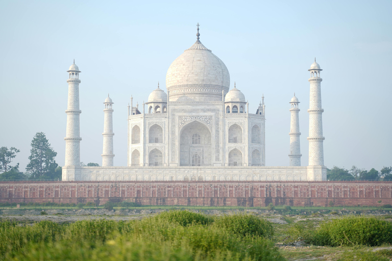 Agra: Taj Mahal Guided Tour with Photography & Rental Saree Taj Mahal Guided Tour without Entry Tickets & Rental Saree