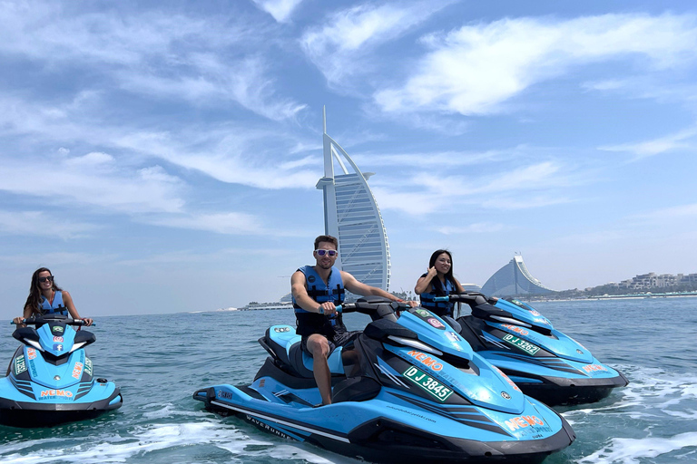 Dubai: Noleggio di moto d&#039;acqua al Burj Al Arab con gelato e foto