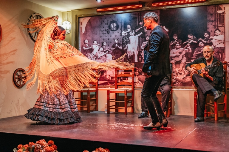 Sewilla: Pokaz flamenco z opcjonalną kolacją andaluzyjskąPokaz flamenco i kolacja z tapas