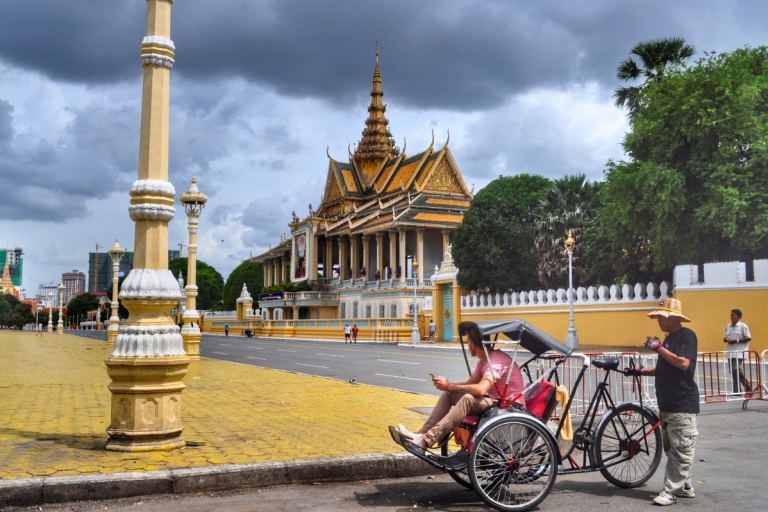 Visita oculta a la ciudad de Phnom Penh, Palacio Real, Wat PhnomVisita oculta a la ciudad de Phnom Penh