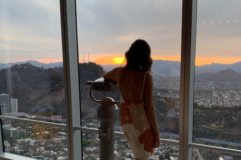 Zonsondergang in Santiago: Plaatsen waar je de beste zonsondergangen kunt zienPanoramisch uitzicht vanaf de Templo Bahá'í y Sky Costanera