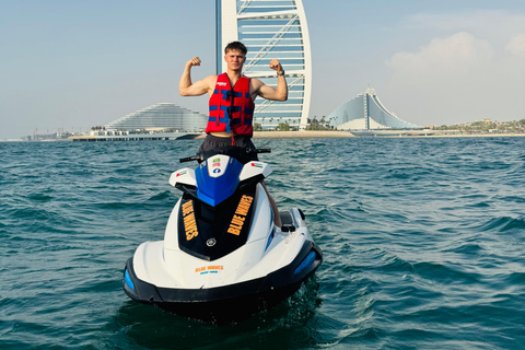 迪拜：体验摩托艇畅游阿拉伯酋长酒店+图片&amp;视频30分钟喷气式摩托艇前往帆船酒店