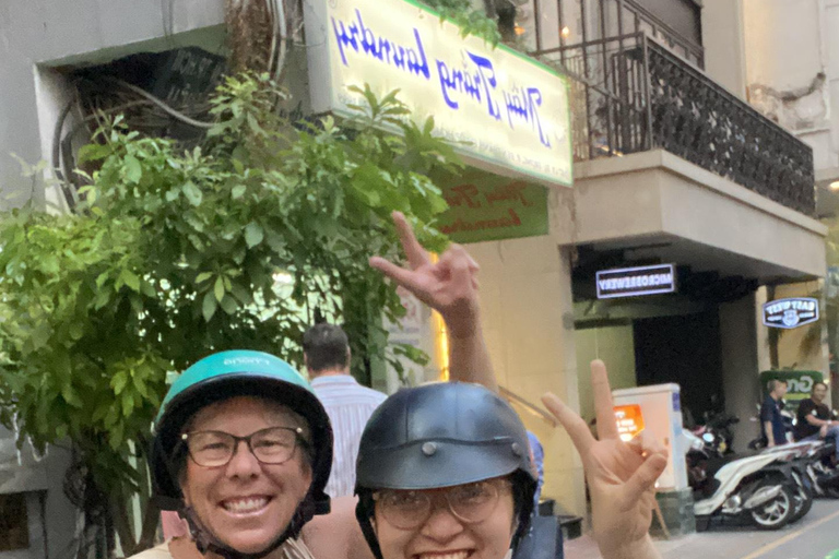 Ho Chi Minh matupplevelse med scooter och lokal guideMat-turné