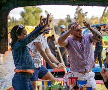 Xochimilco: Degustación de tequila (ilimitado) y fiesta cultural en bote