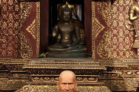 Chiang Mai: Old City Walking Tour with Temples & History Small Group Without Entry Fees